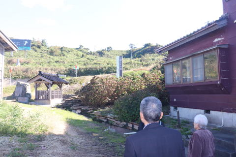 久田妙本寺様のお井戸と腰掛け石