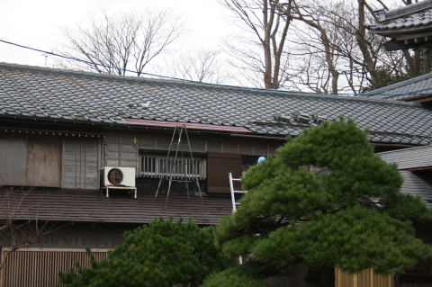 修善途中の屋根